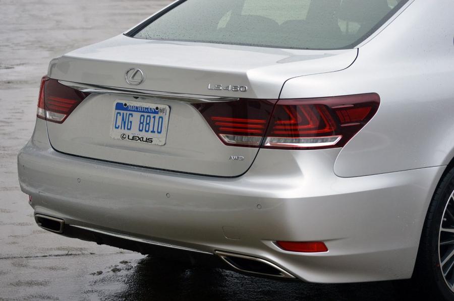  Lexus LS460 F-Sport AWD 2013 года  (фото 35 из 47)